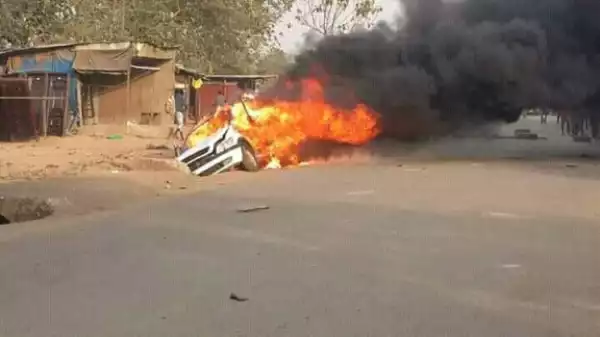Hoodlums attack APC convoy in Abuja, 9 vehicles burnt